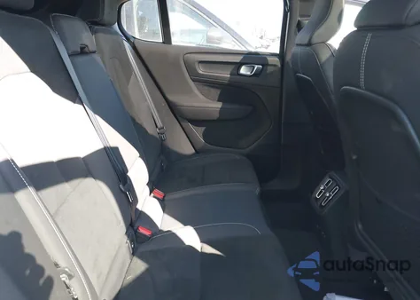 2023 Volvo C40 Recharge Pure Electric Twin Plus z USA, uszkodzony, nr VIN YV4ED3GLXP2044708